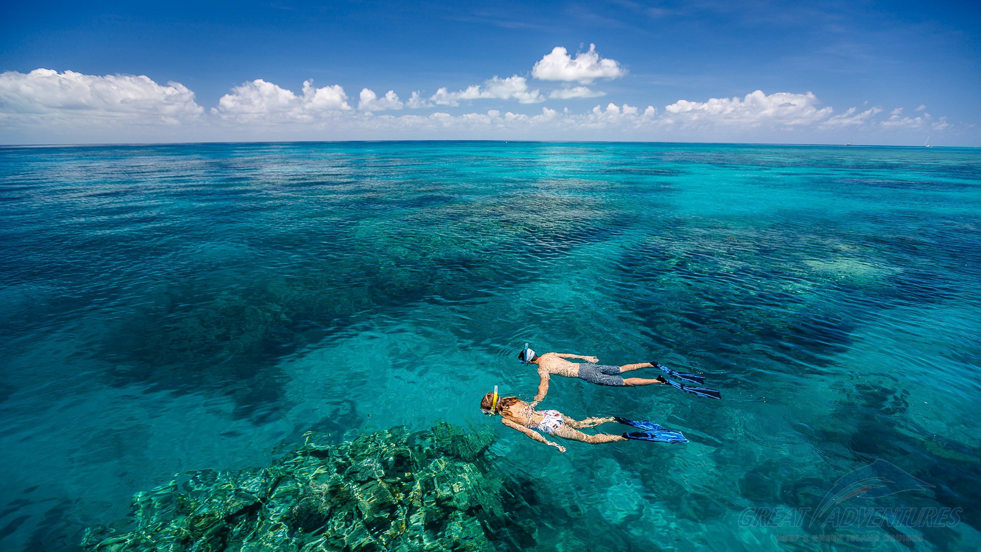 https://www.discoveryourway.com.au/wp-content/uploads/2018/10/great-adventures-outer-barrier-reef-124145-1920-1.jpg